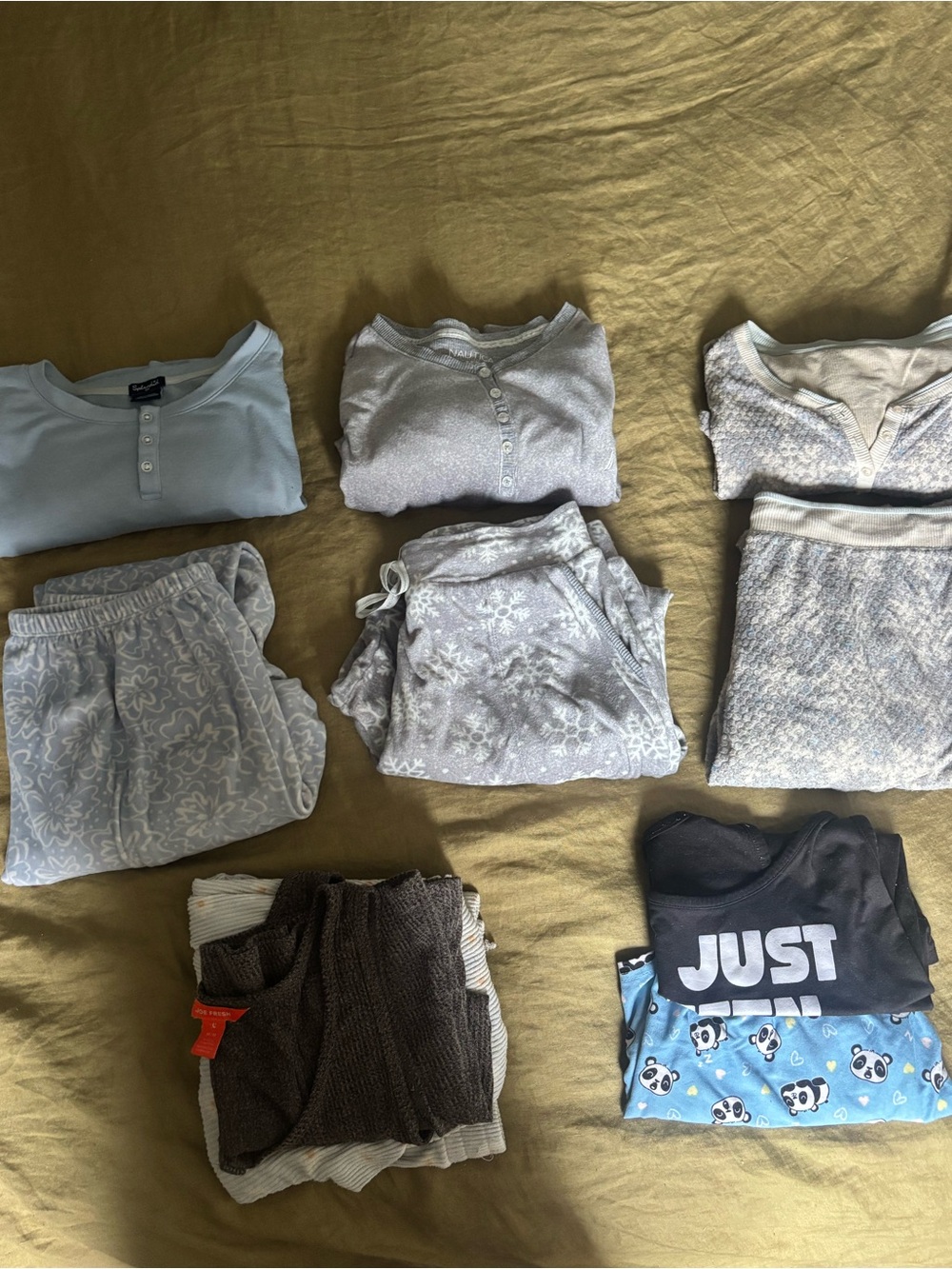 Women’s Pajamas Bundle Winter Cozy PJ Clothing Lot Medium/Large